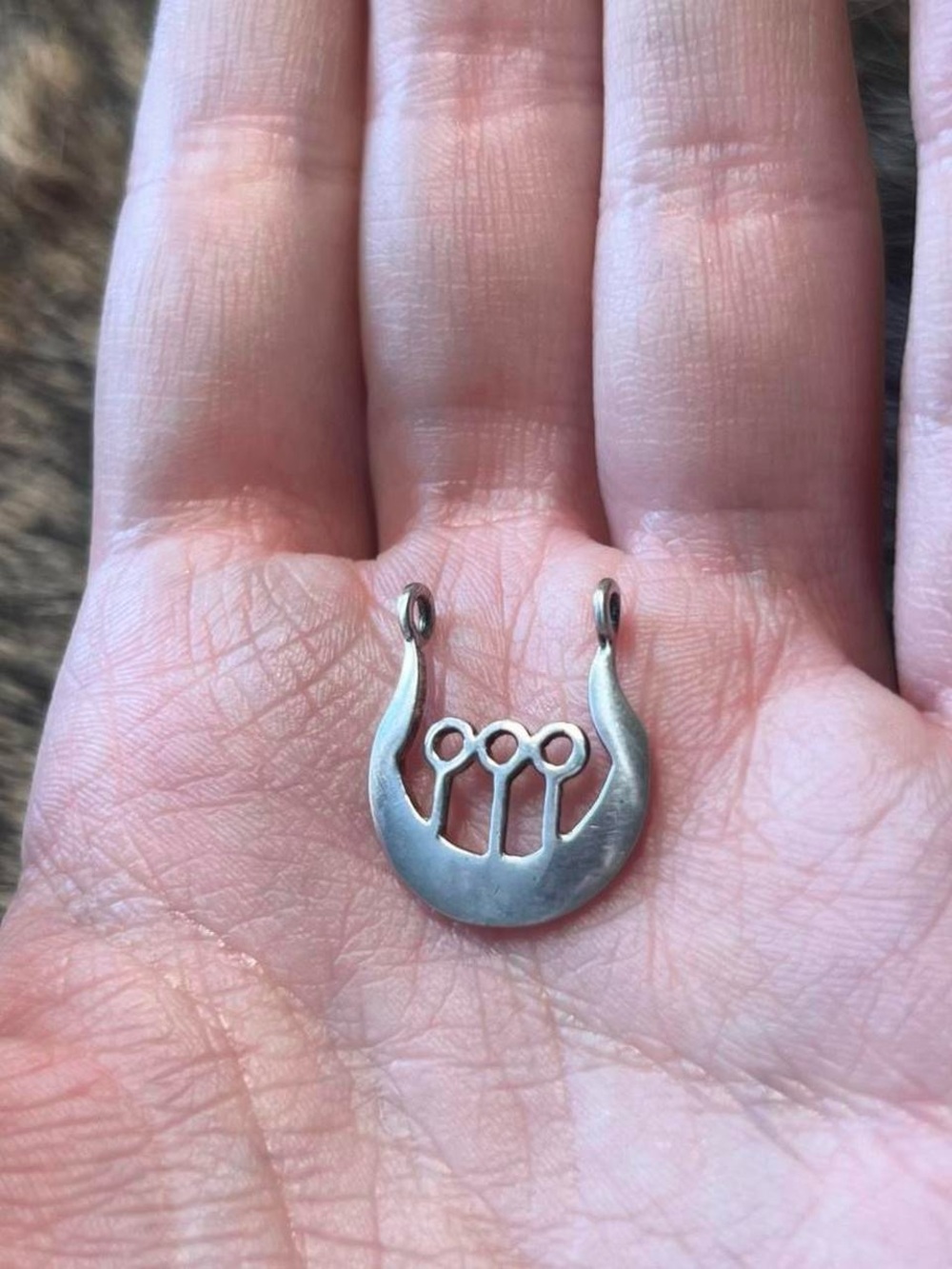 Sterling silver small lyre/boat pendant